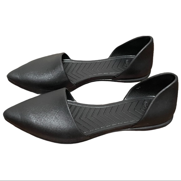 Native Audrey pointed toe flats black